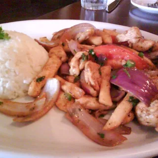 Saltado de Pollo