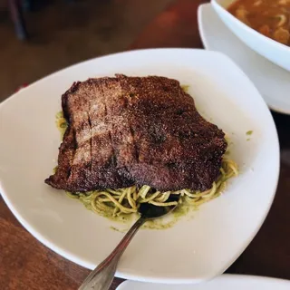 Tallarin Verde con Bistec Apanado