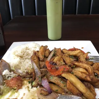 Saltado de Pollo