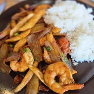 Shrimp saltado