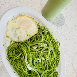Best Green spaghetti added an egg on top. (Tallarín Verde)
