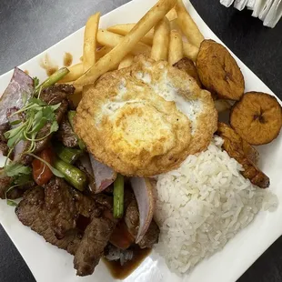 Lomo saltado "a la pobre", un platillo espectacular, tienen que probarlo, 10/10!