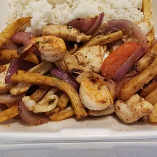 Seafood Saltado