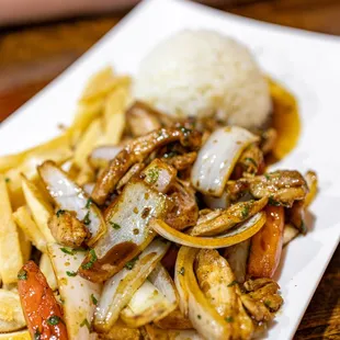Pollo Saltado