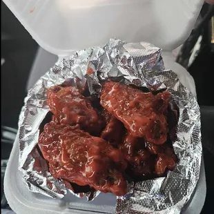 a container of chicken wings