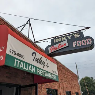 a sign for inky&apos;s italian food