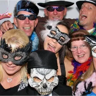 Large group sessions are our specialty. The more the merrier.