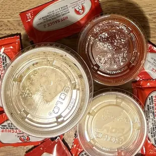 I&apos;m assuming 1 pack of ketchup per breading/scallop.
