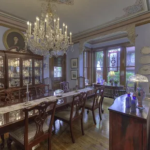 Formal Dinning Room - Community Area