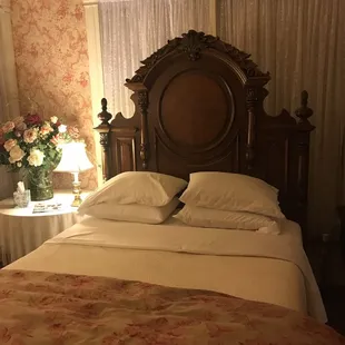 Perfect Victorian bed.