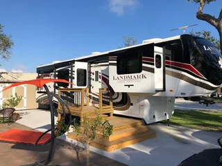 Majestic Oak Resort