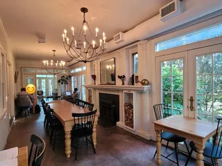 Southmoreland On the Plaza