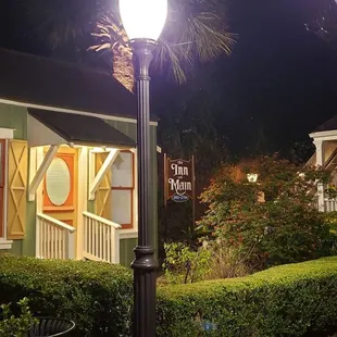 Nice view of the front. This little building to the left used to be the workshop for one of the Luchese bootmakers.