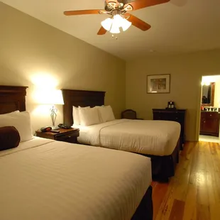 Deluxe Two Queens Room