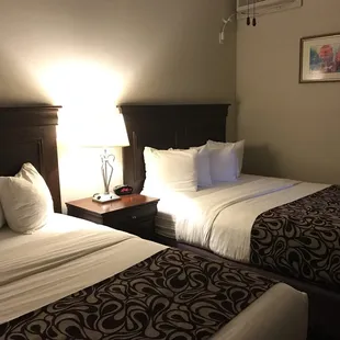 2 bdrm suite, 2nd room with double beds