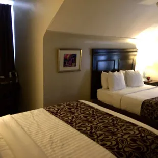 room 11 - 2 queen beds