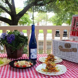 Picnic bundles are available for inn guests to enjoy daytime excursions. Beer, wine and cocktails available on site.