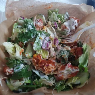 Crispy chicken salad buffalo style