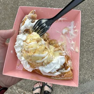 This is only a half Goop Scoop and it's huge. A whole one is the perfect size to share!