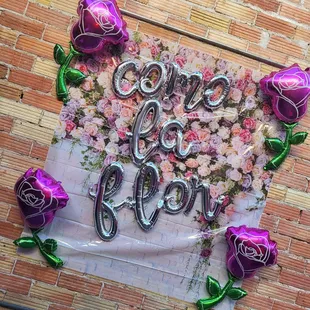 Great night for Selena! Bartender was on point with her vodka and water (no lime or lemon). Most can't make the right exact ratio.