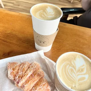 Rose croissant, Real Caramel Latte