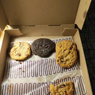 Insomnia Cookies
