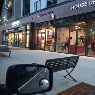 Insomnia cookies out front