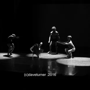 Guest dancers from Dayton Contemporary Dance Company accompany Oyo