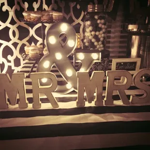 White wooden Mr Mrs signed paired with the beautiful &amp; sign!