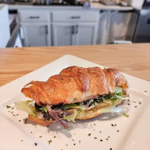 a croissant sandwich on a plate
