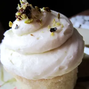 pistachio cupcake, divine, moist, buttercream!