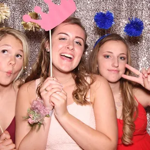 High School&apos;s love hiring us for PROM !! (913) 267-7100