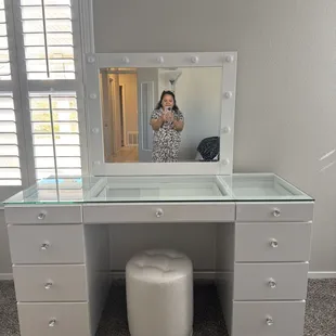 Vanity table