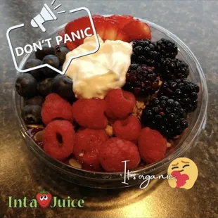 We LOVE our fresh smoothies Bowls.   And just look at all that goodness on top.