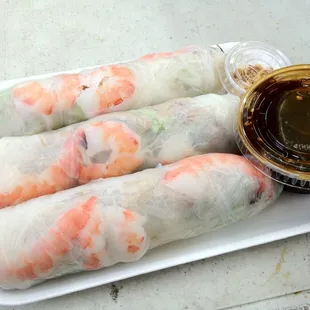 Vietnamese fresh spring rolls with shrimp (Goi Cuon).