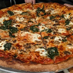 16&quot; spinach supreme pizza