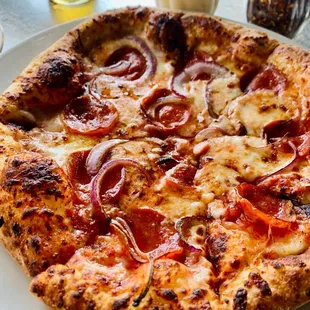 Pepperoni, red onion, garlic pizza