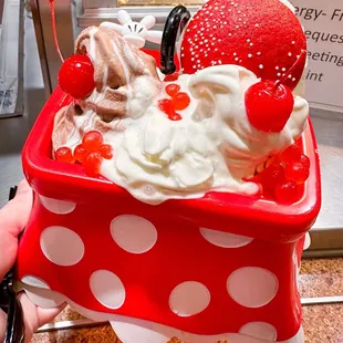 Minnie Kitchen Sink sundae