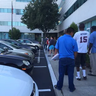 The line at 8:00 am on wed