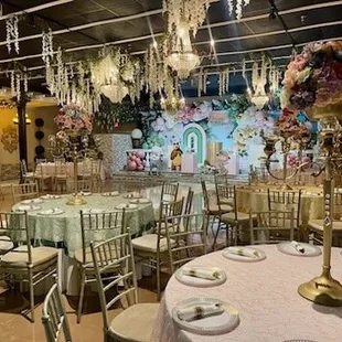 Choose your centerpieces and table overlay colors.