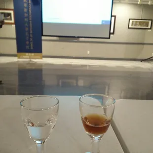 Baijiu 53% / huangjiu 16%