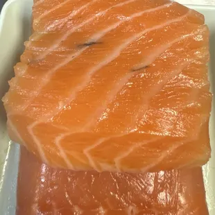 Very wired salmon for sashimi grade . Very very terrible quality