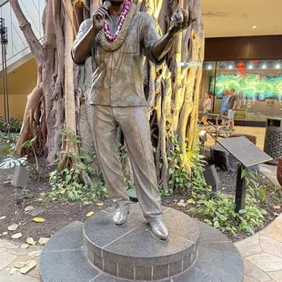 Even saw Don Ho statue!