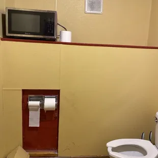 What&apos;s wrong with this picture? Microwave your food while you&apos;re in bathroom! That&apos;s gross!