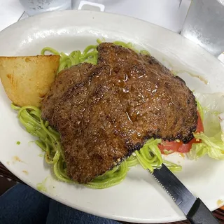 Tallarin Verde con Bistec Frito