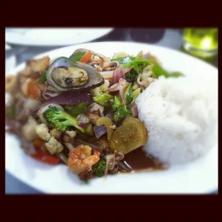 Pescado con Mariscos en Salsa Ostion