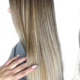 Blonde foilayage by Autumn