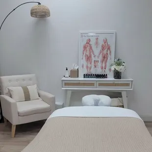 Enjoy a massage service at Intuitive Hands MS