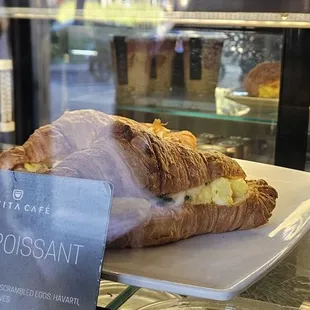 a croissant sandwich on a plate