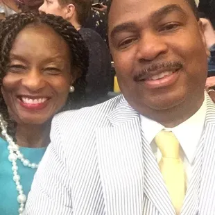 Denise,  Feliz cumpleaños de parte de mamá y papá Green. ¡Te amamos!